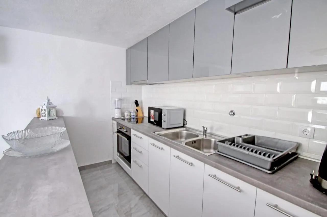 Apartments Kondric Vinjerac