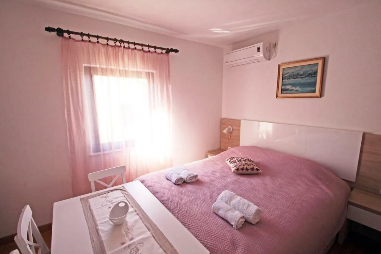 Apartments Kondric Vinjerac
