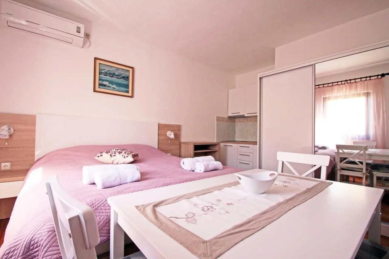 Apartments Kondric Vinjerac Croatia